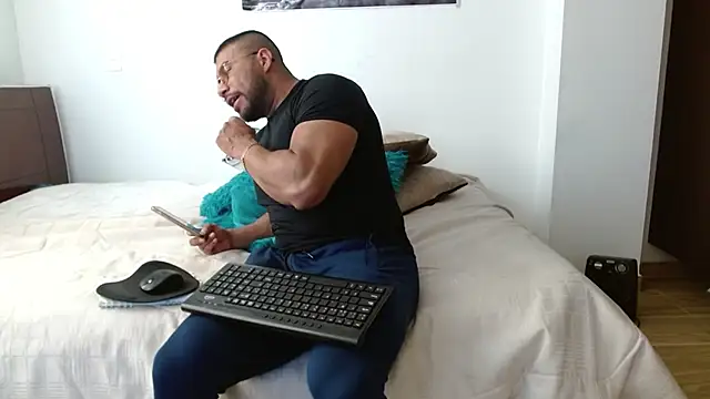 Snapshot of AntonyDAngelo25 chatting on October 2, 4:47 pm AntonyDAngelo25 online show from October 2, 4:47 pm