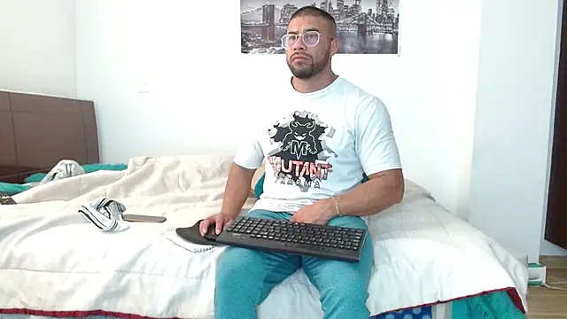 Snapshot of AntonyDAngelo25 chatting on October 14, 8:31 pm AntonyDAngelo25 online show from October 14, 8:31 pm