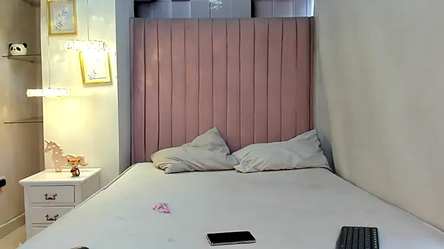 CandySays online show from October 3, 11:40 am