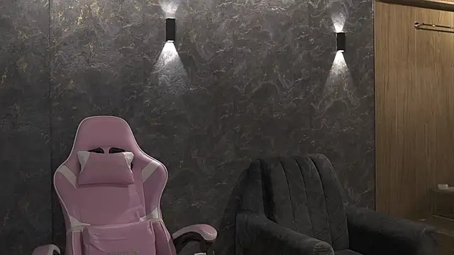 Snapshot of Ariaa_Isabell chatting on September 10, 6:19 pm Ariaa Isabell online show from September 10, 6:19 pm