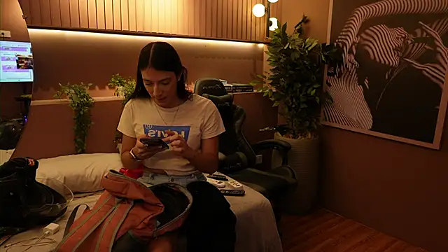 Snapshot of Ariaa_Isabell chatting on September 23, 6:11 pm Ariaa Isabell online show from September 23, 6:11 pm