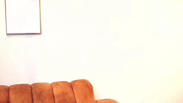 Snapshot of Ariaa_Isabell chatting on October 21, 6:19 pm Ariaa Isabell online show from October 21, 6:19 pm