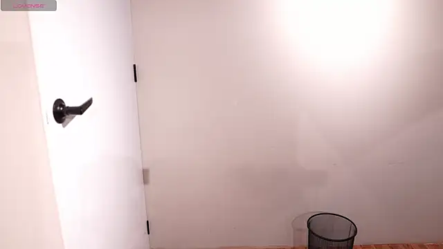 Snapshot of Ariaa_Isabell chatting on October 28, 6:10 pm Ariaa Isabell online show from October 28, 6:10 pm