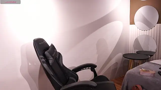 Snapshot of Ariaa_Isabell chatting on October 31, 6:53 pm Ariaa Isabell online show from October 31, 6:53 pm