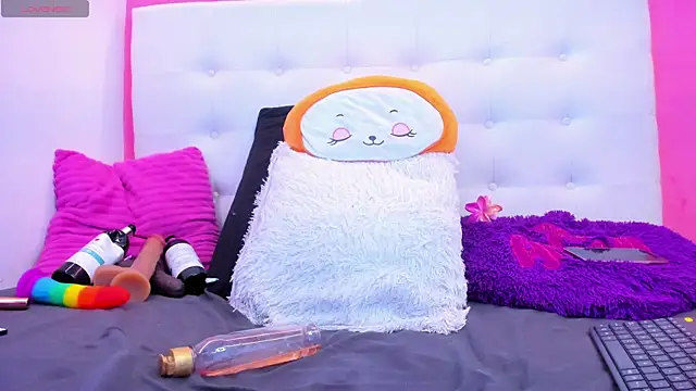 Willow Wright online show from October 28, 1:36 pm