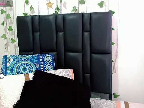 Snapshot of sara_arias00 chatting on September 29, 12:54 pm sara arias00 online show from September 29, 12:54 pm