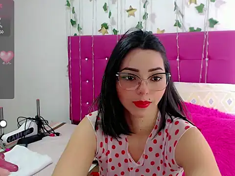 Snapshot of sara_arias00 chatting on October 13, 1:44 pm sara arias00 online show from October 13, 1:44 pm