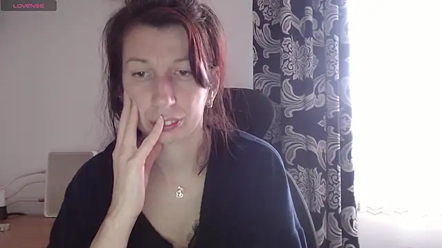 Snapshot of RosieHayes chatting on November 19, 9:09 am RosieHayes online show from November 19, 9:09 am