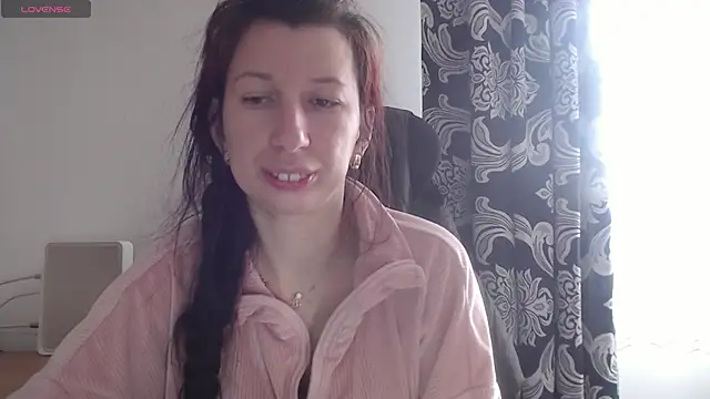 Snapshot of RosieHayes chatting on November 25, 9:31 am RosieHayes online show from November 25, 9:31 am