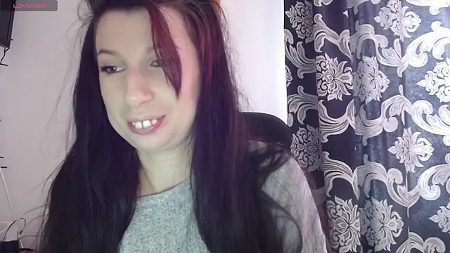 Snapshot of RosieHayes chatting on December 14, 11:15 am RosieHayes online show from December 14, 11:15 am