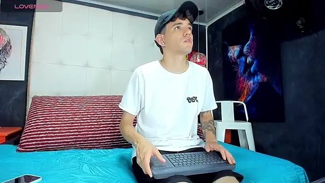 Snapshot of Matteo12_ chatting on September 12, 4:12 am Matteo12 online show from September 12, 4:12 am