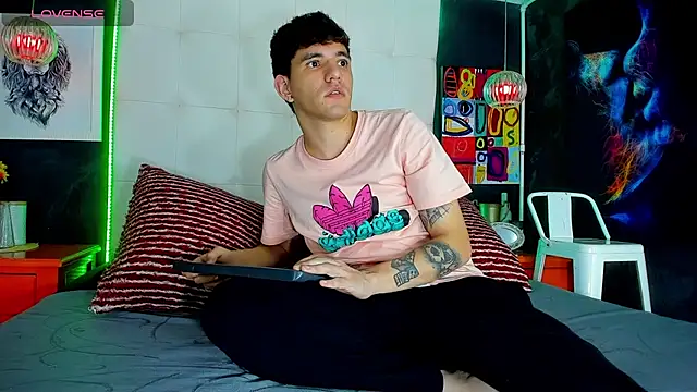 Snapshot of Matteo12_ chatting on September 26, 4:16 am Matteo12 online show from September 26, 4:16 am