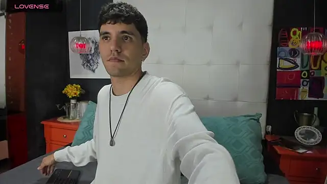 Snapshot of Matteo12_ chatting on October 4, 4:10 am Matteo12 online show from October 4, 4:10 am