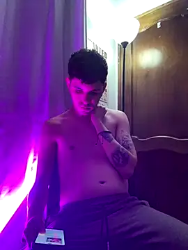 Snapshot of Matteo12_ chatting on October 8, 6:33 am Matteo12 online show from October 8, 6:33 am