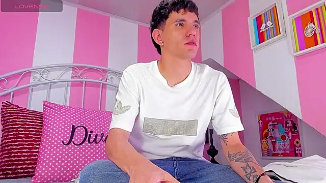 Snapshot of Matteo12_ chatting on October 8, 9:12 pm Matteo12 online show from October 8, 9:12 pm