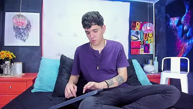 Snapshot of Matteo12_ chatting on October 21, 4:02 am Matteo12 online show from October 21, 4:02 am