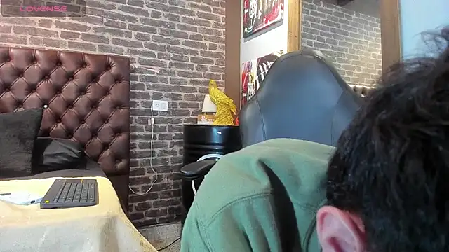 Snapshot of Matteo12_ chatting on October 24, 3:47 am Matteo12 online show from October 24, 3:47 am