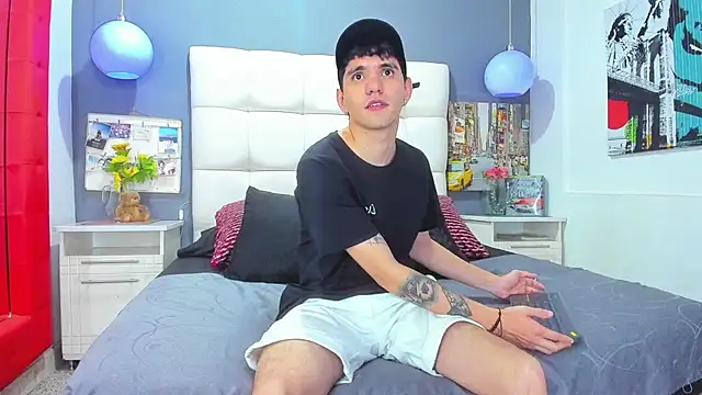 Snapshot of Matteo12_ chatting on October 26, 4:51 am Matteo12 online show from October 26, 4:51 am