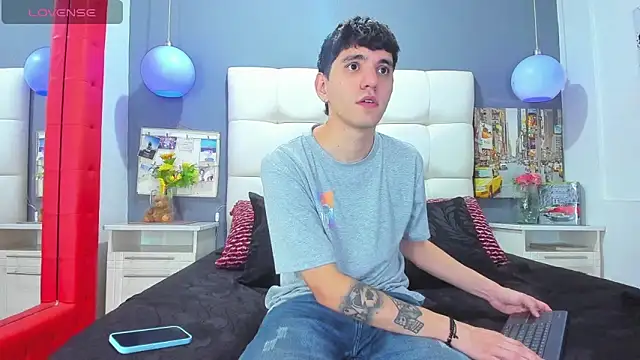 Snapshot of Matteo12_ chatting on October 28, 2:59 am Matteo12 online show from October 28, 2:59 am