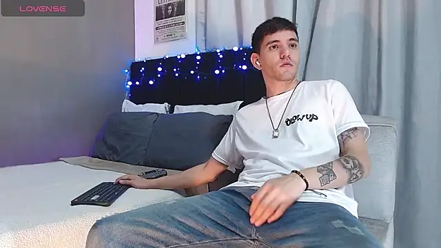 Snapshot of Matteo12_ chatting on November 20, 4:45 am Matteo12 online show from November 20, 4:45 am