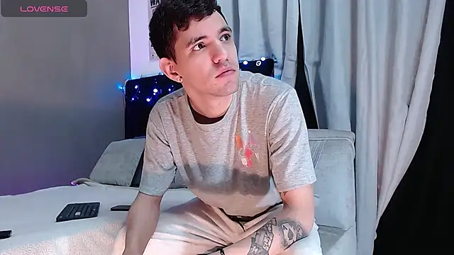 Snapshot of Matteo12_ chatting on November 29, 6:16 am Matteo12 online show from November 29, 6:16 am