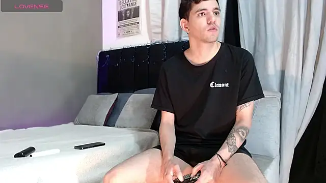 Snapshot of Matteo12_ chatting on November 30, 8:51 am Matteo12 online show from November 30, 8:51 am