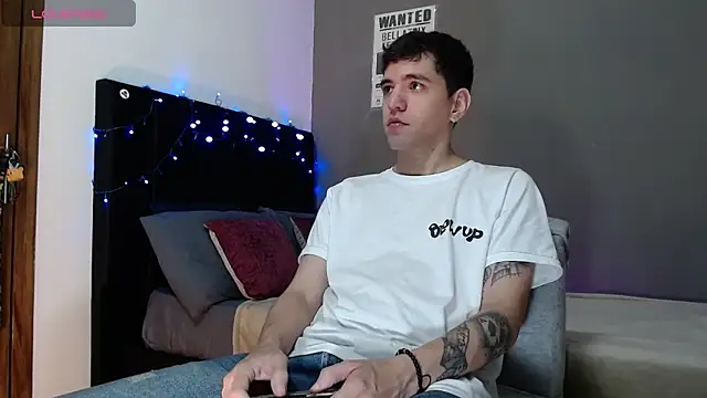 Snapshot of Matteo12_ chatting on December 3, 11:41 am Matteo12 online show from December 3, 11:41 am