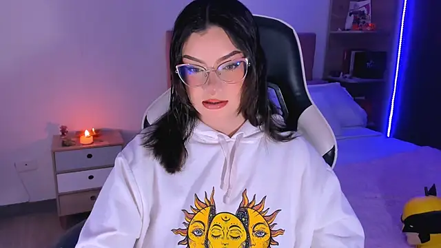 OphelianaRose33 online show from October 13, 8:20 pm