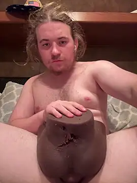 Snapshot of Braiden044t chatting on December 5, 1:36 am Braiden044t online show from December 5, 1:36 am