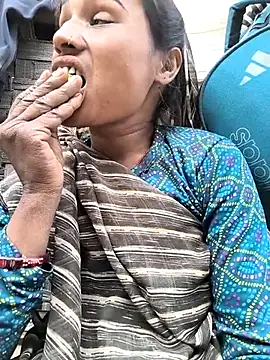 Snapshot of Hot_raaani chatting on December 16, 10:31 am Hot raaani online show from December 16, 10:31 am