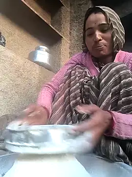 Snapshot of Hot_raaani chatting on December 17, 1:44 am Hot raaani online show from December 17, 1:44 am