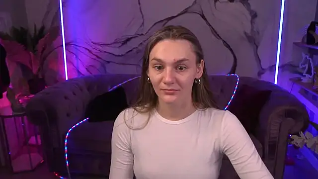 DiamondGoldie online show from September 13, 7:30 am