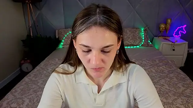 DiamondGoldie online show from October 13, 7:30 am