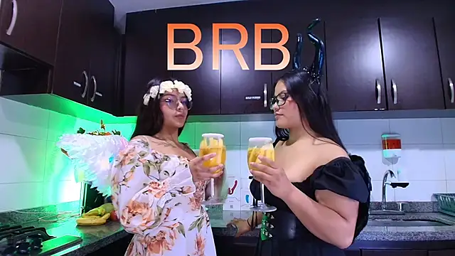 Lilith and Khloe online show from November 2, 11:45 am