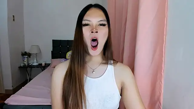 Snapshot of ameliamaureen chatting on October 27, 2:32 pm ameliamaureen online show from October 27, 2:32 pm