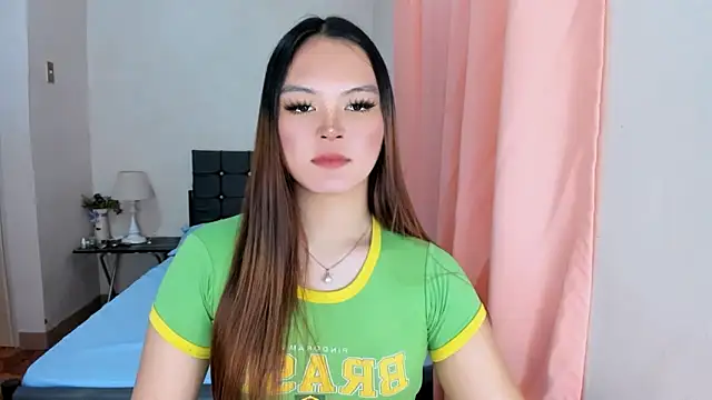 Snapshot of ameliamaureen chatting on November 8, 2:45 am ameliamaureen online show from November 8, 2:45 am