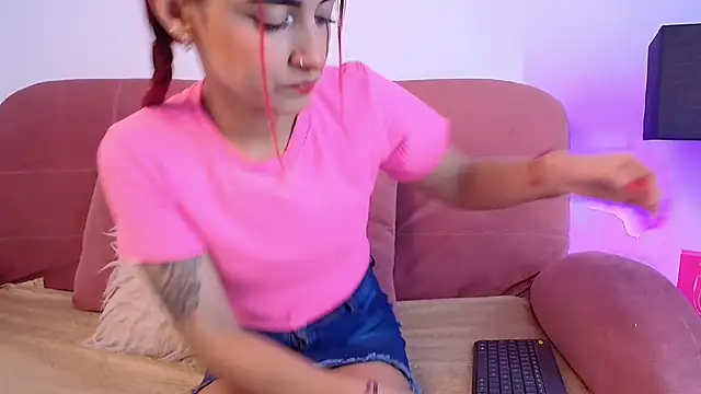 Karina2Smith online show from November 12, 6:52 pm