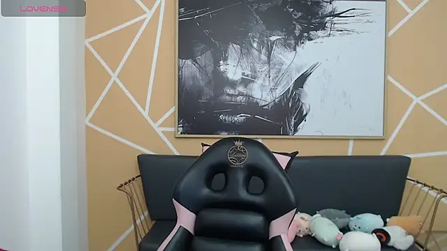 Snapshot of olivia_russo_ chatting on October 24, 8:16 pm olivia russo online show from October 24, 8:16 pm