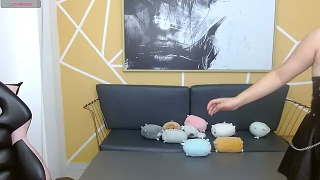 Snapshot of olivia_russo_ chatting on November 7, 8:20 pm olivia russo online show from November 7, 8:20 pm