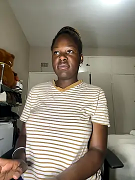 Snapshot of DarkBerryDiamond255 chatting on October 20, 7:36 pm DarkBerryDiamond255 online show from October 20, 7:36 pm