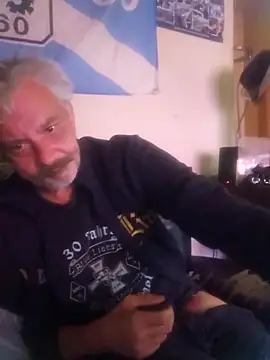 Snapshot of Fonse1860 chatting on October 9, 7:06 am Fonse1860 online show from October 9, 7:06 am