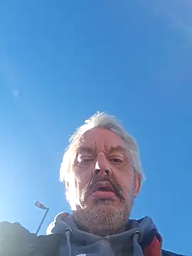 Snapshot of Fonse1860 chatting on October 29, 9:33 am Fonse1860 online show from October 29, 9:33 am