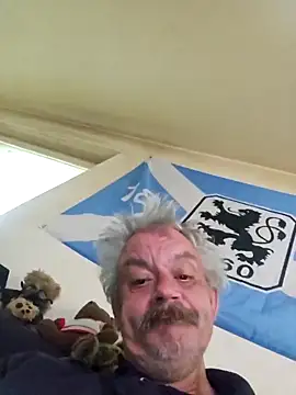 Snapshot of Fonse1860 chatting on November 15, 8:11 am Fonse1860 online show from November 15, 8:11 am