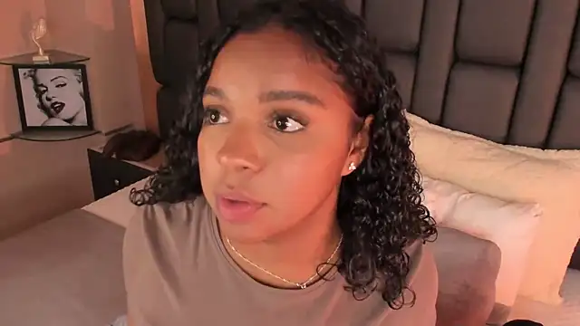 LisaMendez online show from October 7, 1:03 am