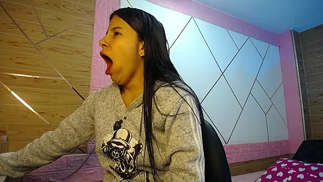 isabella rossee online show from November 13, 8:19 pm