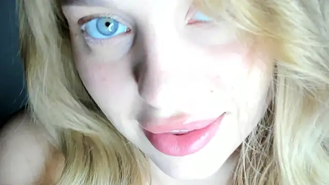 Snapshot of LilyFlamee chatting on November 14, 3:22 pm LilyFlamee online show from November 14, 3:22 pm