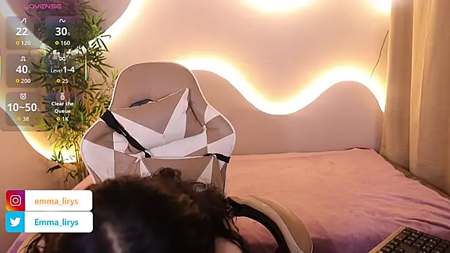 Snapshot of Emma_and_Issac chatting on October 15, 4:34 am Emma and Issac online show from October 15, 4:34 am