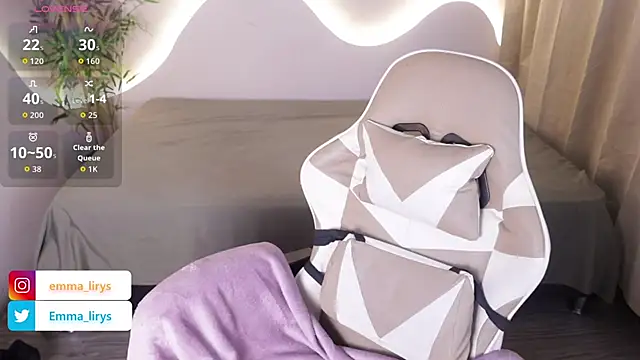 Snapshot of Emma_and_Issac chatting on November 21, 4:55 am Emma and Issac online show from November 21, 4:55 am