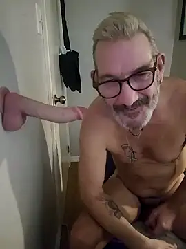 Snapshot of FoxnMouse chatting on November 19, 9:26 pm FoxnMouse online show from November 19, 9:26 pm