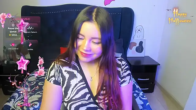 LucyPetit online show from October 15, 1:33 pm